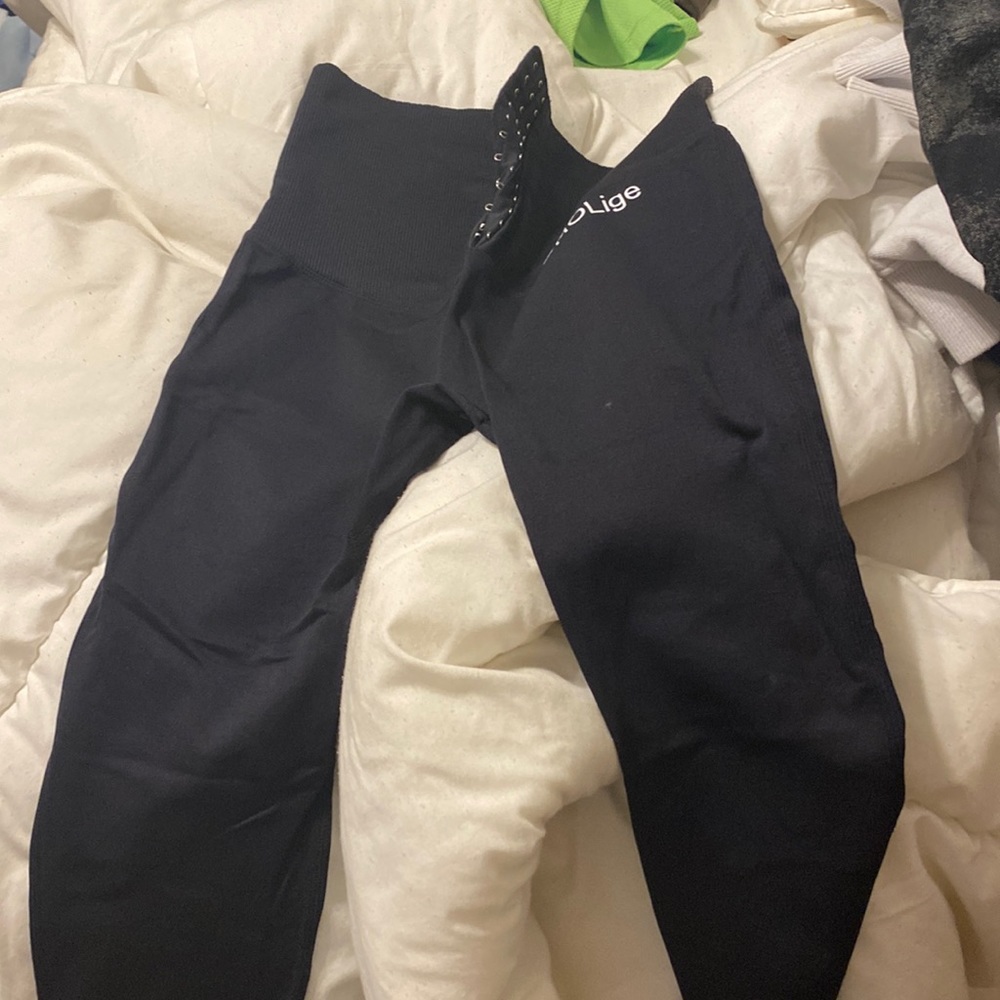 Clutch waist pants